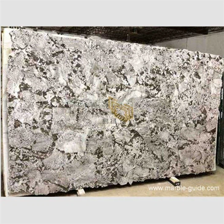 Bianco antico granite กับตู้มืด